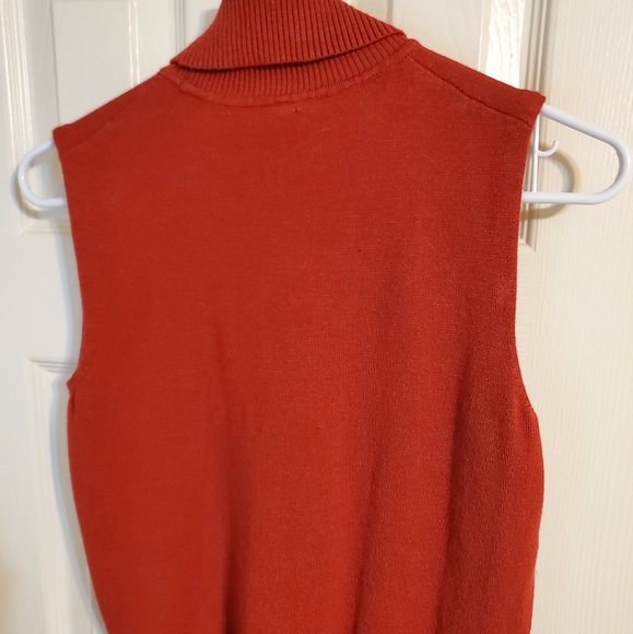 Sleveless turtle neck sweater - Picture 2 of 3